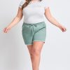 Women's Plus Frayed Hem Pull-on Shorts